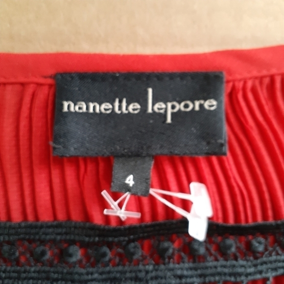 Nanette Lepore Long Sleeves Square Neckline Micropleat Blouse Sz/4 - Picture 9 of 13